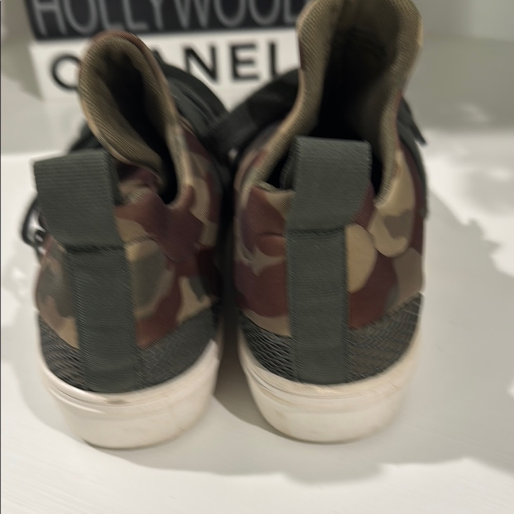 Camouflage High-Top Sneakers - Picture 4 of 5